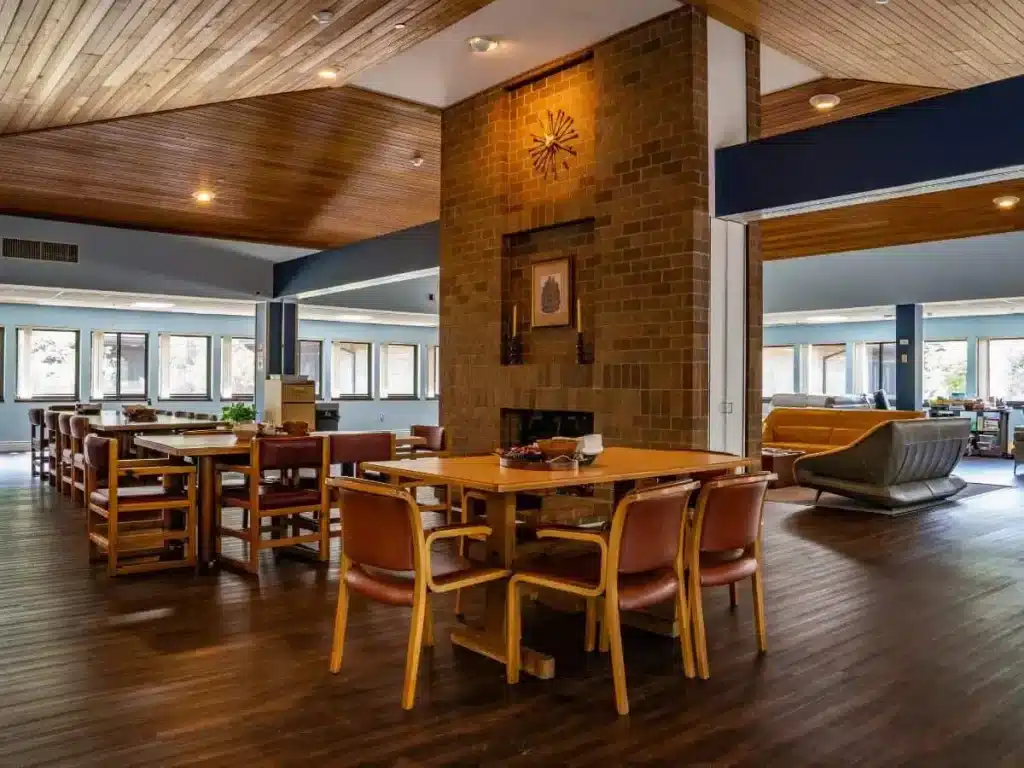 Avatar_Help_PPC-Pages_Mental-Wellness_Tables_Chairs